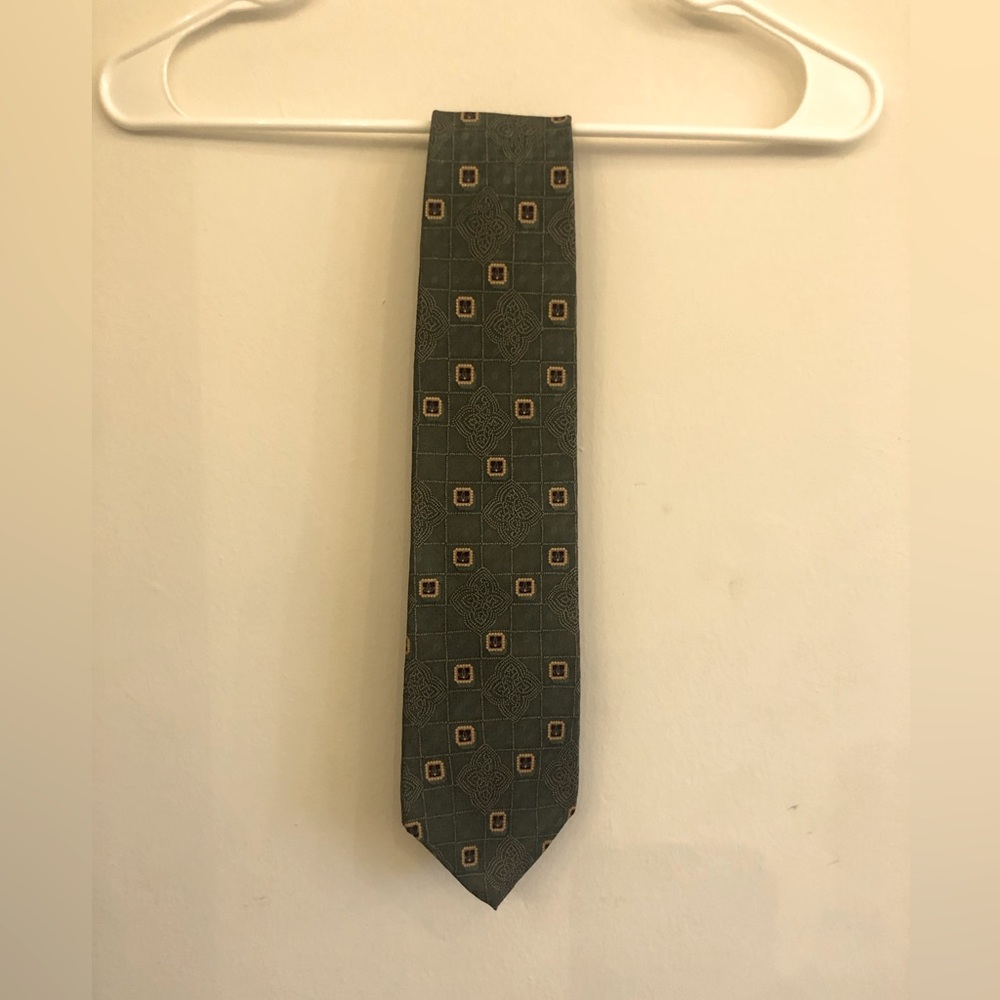 Nautica Green and Gold Neck Tie